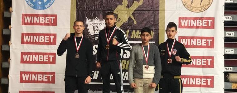 Млади кикбоксьори от Добрич се завърнаха с медали от дебютното си състезание
