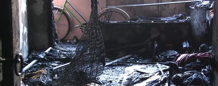 Мъж пострада при пожар в бившето студентско общежитие в Добрич (ВИДЕО)