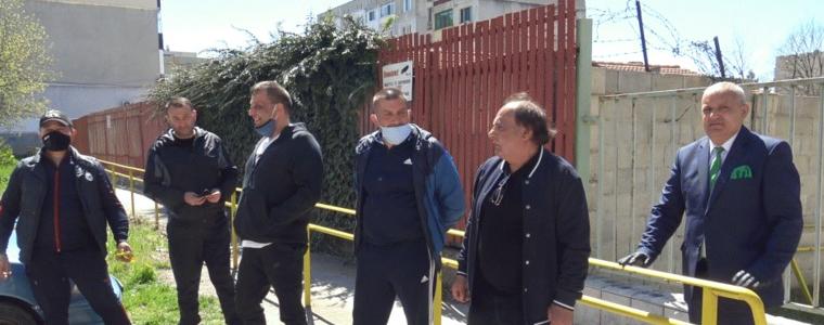 От МБАЛ в Добрич благодарят на ромската общност за дарението