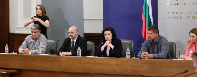 Министър Танева обяви мерки в подкрепа на рибарството и производителите на грозде и череши