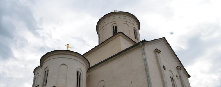 От днес църквите в Гърция отварят за масови посещения