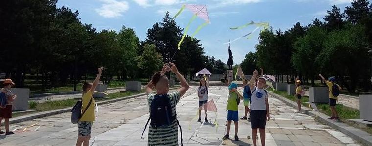 Разнообразни дейности в програмата "Еко Лято" при Младежки център - Добрич