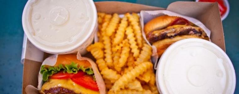 Все повече хора избират доставка на храна за вкъщи