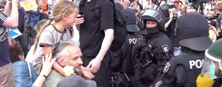 Крайнодесни екстремисти опитаха да влязат в германския парламент