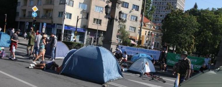 Полицията премахна палатковите лагери в София, 12 души са задържани
