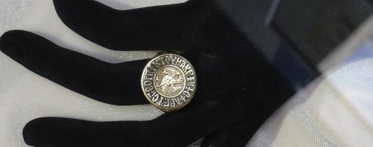 Уникалният златен пръстен-печат на внука на Добротица е изложен в Община Каварна (ВИДЕО)