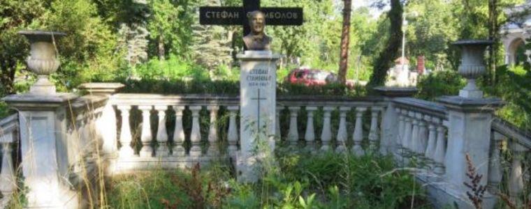 Вместо в цветя, гробът на Стамболов е потънал в трънаци и плевели, паметта към държавника струва 46,50 лв.