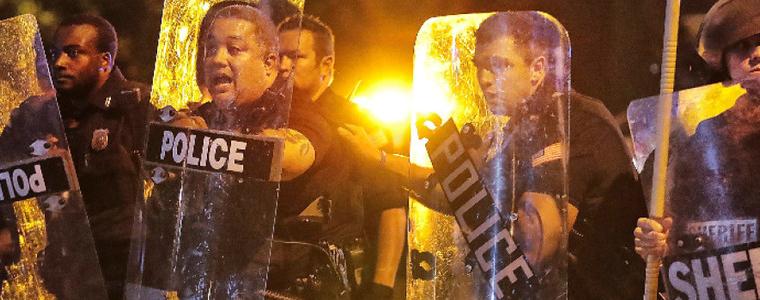 Втора нощ на сблъсъци между полиция и демонстранти в Уисконсин