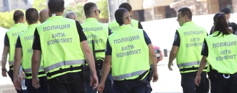 Заради много случаи на коронавирус МВР намалява броя на полицаите по протестите