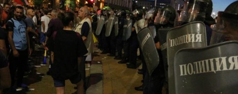 15% от полицаите на протестите командировани от провинцията 