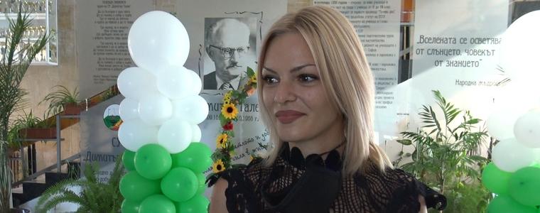 Йорданка Миленова също прекрачи училищния праг за първи път, но като преподавател (ВИДЕО)
