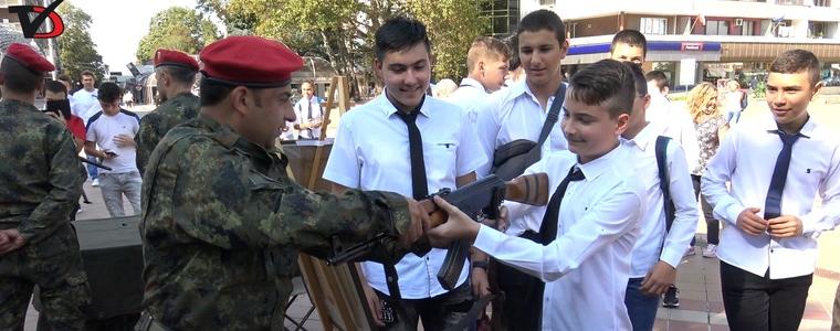 Красимир Каракачанов: Трета поредна година желаещите да постъпят в армията се увеличават (ВИДЕО)