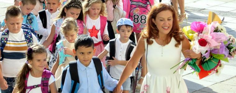 Официален старт на учебната година в СУ „Любен Каравелов“, 44 са първокласниците