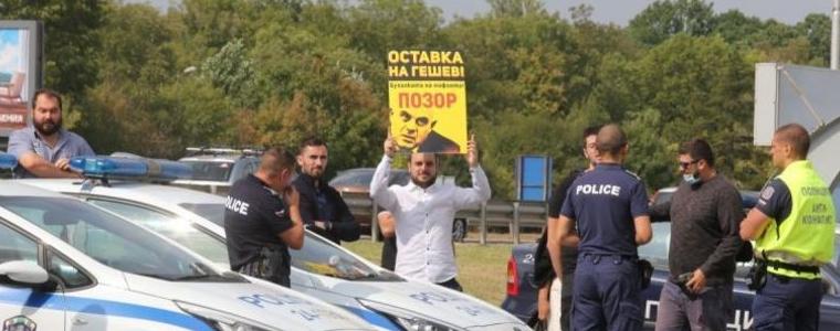 Протестиращи искат оставката на Гешев на събранието на прокурорите