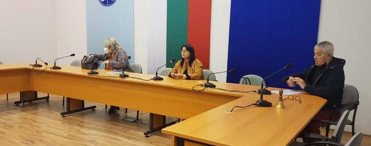 Директорът на РЗИ-Добрич се срещна с каварненски медици по покана на кмета Балтаджиева