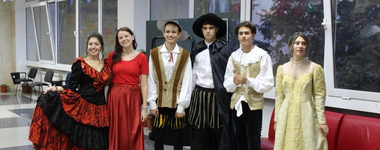 Ученици от „Райко Цончев“ показаха таланти и кулинарни умения в празника „С вкус на Испания“ (ВИДЕО)