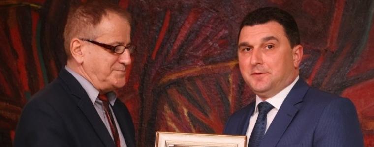 Кметът на Генерал Тошево с две награди за принос в съвременната българска литература
