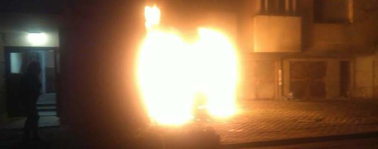 Кола изгоря тази вечер в центъра на Добрич
