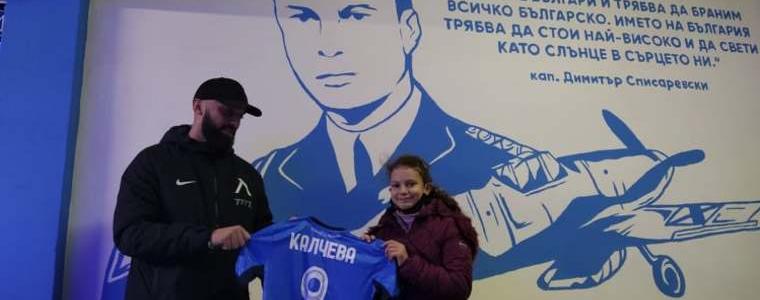 ПФК Левски с жест към 11-годишно момиче от Добрич, преборило левкемия, но наскоро загубило баща си