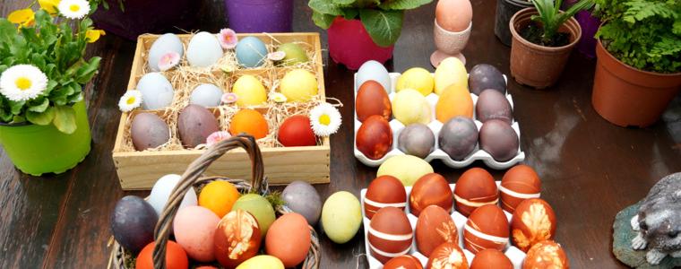 Сладка сряда: Великденски яйца с естествени багрила (ВИДЕО)