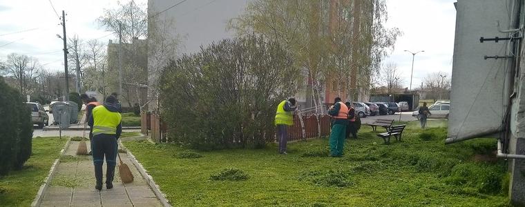 Започнаха дейностите по косене на тревните площи в Генерал Тошево