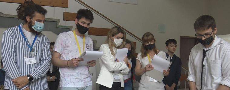 Наградиха най-добрите малки учени на областта в конкурс на Младежки център – Добрич (ВИДЕО)