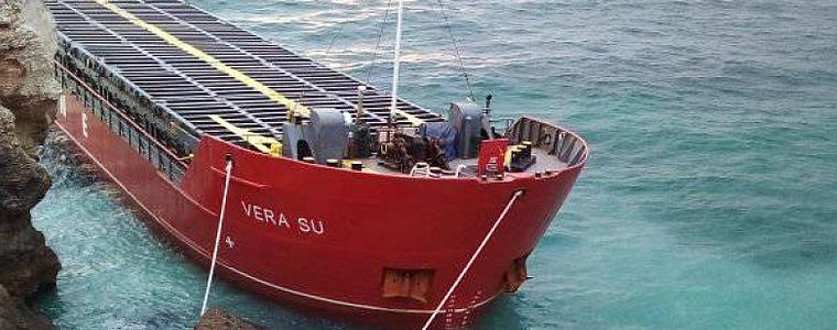 Екокатастрофа грози Черно море заради заседналия край Камен бряг кораб