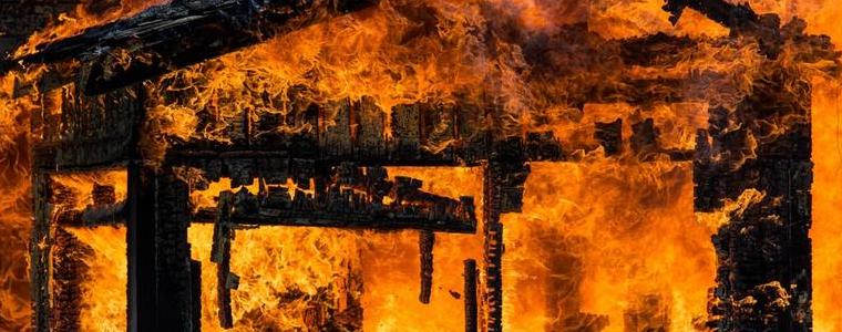Мъж подпали помощна постройка в Батово след семеен скандал