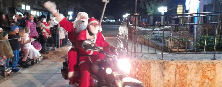 Дядо Коледа пристигна с мотор в Каварна