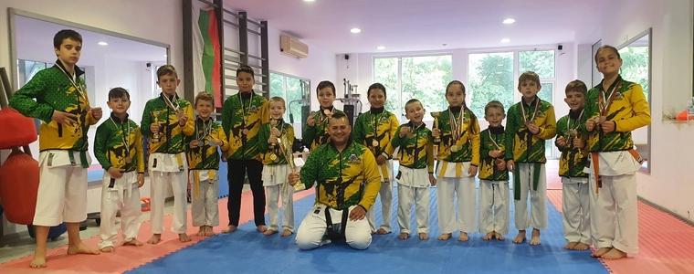 16 медала за състезателите на КК "Добруджа" на Купа по карате "Алеко"