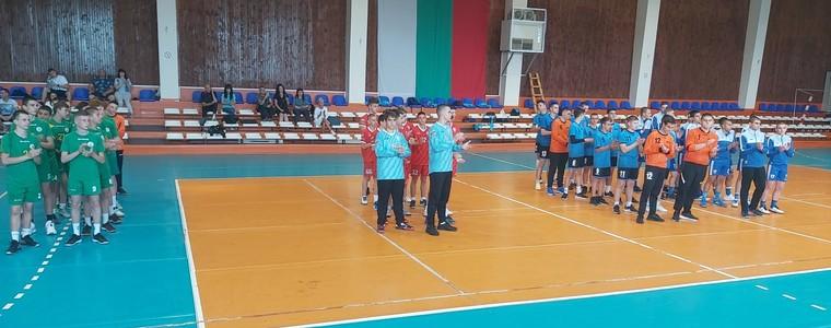 ХАНДБАЛ: Юношите старша на "Добруджа" ще играят за бронзовите медали след загуба от "Мартен" (ВИДЕО)