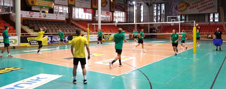ВОЛЕЙБОЛ: „Добруджа 07“ започна подготовка за новия сезон с 15 състезатели (ВИДЕО)