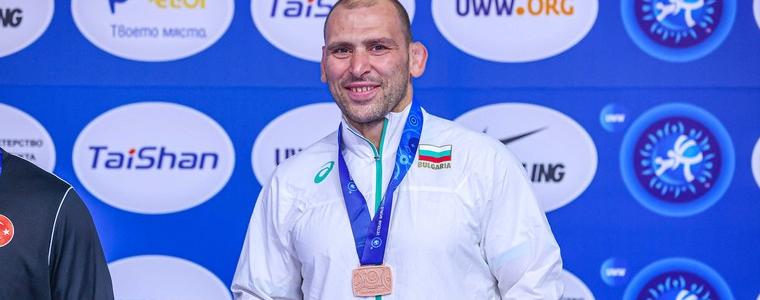 Драгомир Стойчев спечели медал от Световното първенство по борба за ветерани