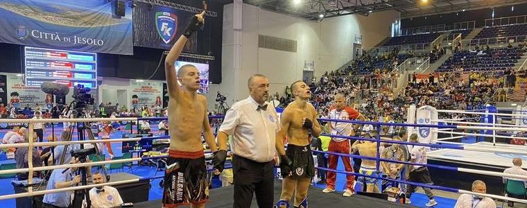 Жулиен Риков си гарантира медал на Световното първенство по кикбокс