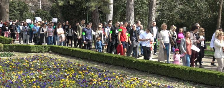Добричлии излязоха на протестно шествие заради убийството в парка на 7 март (ВИДЕО) 