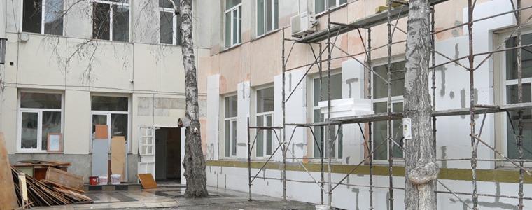 Мащабен ремонт се извършва в ПГТ „П. К. Яворов” (ВИДЕО)