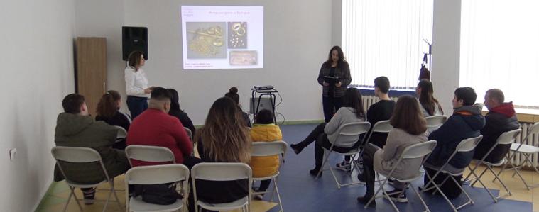 Мотивационна среща „Познаваме ли България?“ с ученици от ПГТ „П. К. Яворов“ в Младежкия център (ВИДЕО)