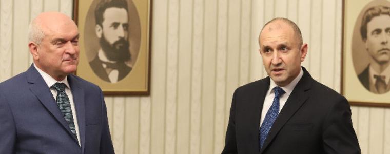 Президентът връчи на Главчев мандата за съставяне на служебно правителство