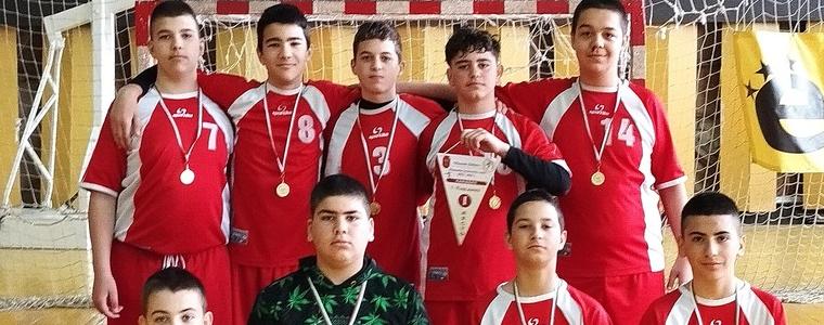Отборът на СУ „Св. Климент Охридски “ спечели общинския етап на УИ по хандбал момчета 5-7 клас