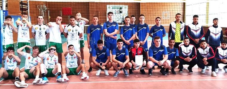 ПМГ „Иван Вазов“ и ЕГ „Гео Милев“ - победители в Областния етап на УИ по волейбол 8-10 клас юноши и девойки 