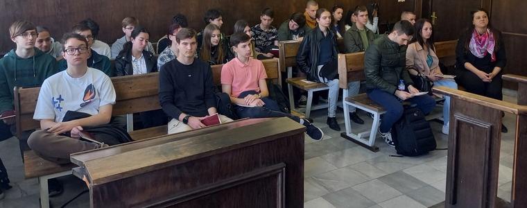Ученици от Добрич се запознаха с наказателното правораздаване