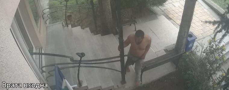 Задържаха мъж в неадекватно състояние след вандалска проява пред офиса на МГ „Добруджа“ (ВИДЕО)