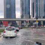 Невиждан потоп в Дубай, квартали под вода, отменени полети, жертви  