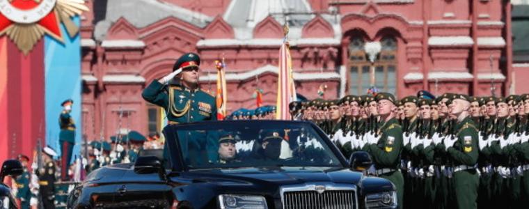 Путин на Червения площад отчете прекомерните амбиции на Запада