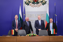 България и германският концерн „Райнметал“ подписаха договор за изграждане на завод за барут и боеприпаси