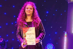 Денислава Маринова от "Shining voices" с Трета награда от националния конкурс "Съзвездие" в Шумен