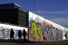 Германия отбелязва годишнина от падането на Берлинската стена