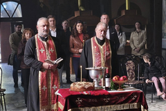 С водосвет и поднасяне на цветя на паметната плоча на първото училище бе отбелязан Денят на народните будители в Добрич