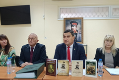 Внукът на ген. Стефан Тошев гостува на общината и Историческия музеи в Тошево