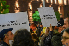 Икономиката и бюджетът излизат пред скоби на изборите